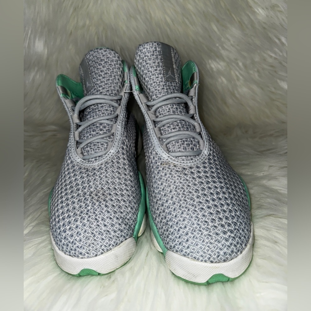 Nike Air Jordan Horizon Platinum White Green Grey Style- 819848-014 Size 5.5 Y